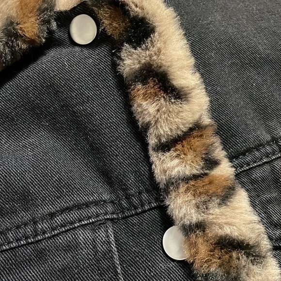 Oversized Denim Jacket with Leopard (faux) Fur Lining - Picture 7 of 9